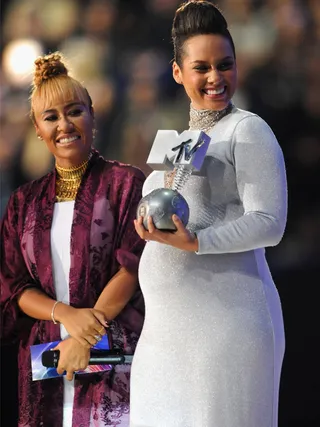 mgid:file:gsp:scenic:/international/mtvema/2014/images/galleries/2014-ema-presenters/EmeliSande-AliciaKeys-458703130-4x3.jpg