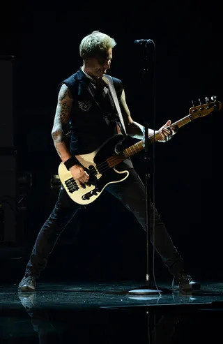 mgid:file:gsp:scenic:/international/mtvema/2016/images/galleries/_night-of/performers/mikedirnt-greenday-621458758.jpg