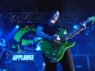 /mobile/vh1_mobilepreview/flipbooks/Shows/Thatmetalshow/TMS_905_top5/5_typeOnegative_905.jpg