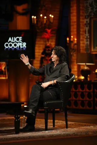 /sitewide/flipbooks/img/shows/that_metal_show_10/1002/TMS-1002-AliceCooper.jpg