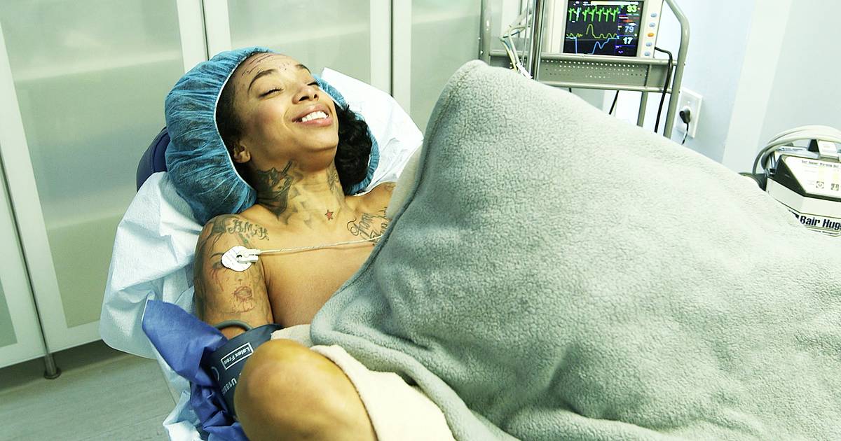 Sky Sees Her New Vagina For The First Time - Black Ink Crew New York (Video Clip)